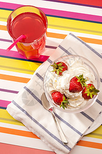 草莓菜水果甜点饮料盘子鞭打食物红色奶油图片