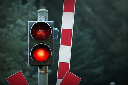 铁路其他交通运输穿越红色火车基础设施警告信号民众金属图片