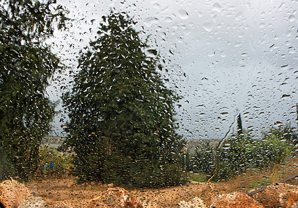 透过车窗看雨风景背景图片