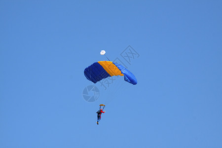 降落伞娱乐潜水员风险闲暇潜水冒险蓝色天空男人肾上腺素图片