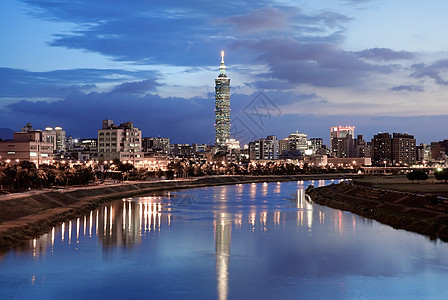 平静的城市风景图片