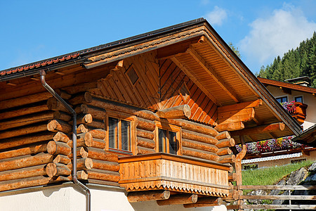 林登阿尔卑斯山小屋和阳台图片