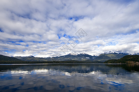 马纳普里湖明信片观光反射风景天空峡湾荒野旅游美丽山脉图片