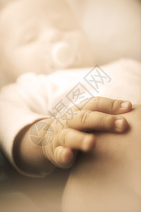 婴儿手皮肤指甲父亲生活感恩祷告孩子生长手指母亲图片