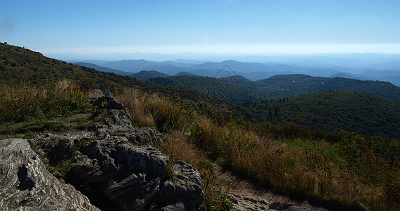 夏季视图蓝色山脉岩石顶峰风景远足天空环境图片