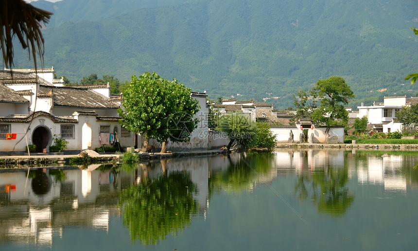 古董村游客运输历史性漂浮窗户银行房子流动场景村庄图片