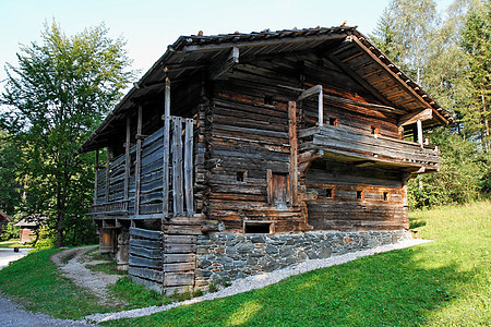 奥地利萨尔茨堡露天博物馆的老农家木屋图片