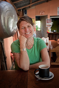 哥斯达黎加咖啡厅中的妇女餐厅旅行乡村饮料成人女人国家女性咖啡店游客图片