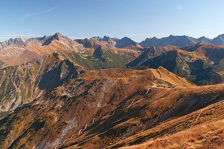 红山山脉山峰小路背景图片