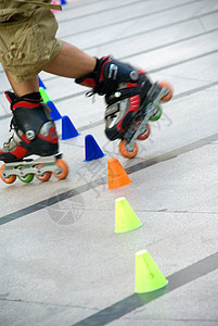 滑冰街道轮子活动孩子速度公园玩具活力享受青年图片