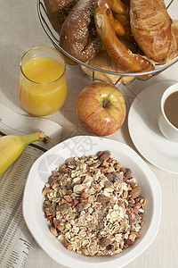 早餐桌子饮料羊角橙子水果面包谷物果汁玉米食物图片