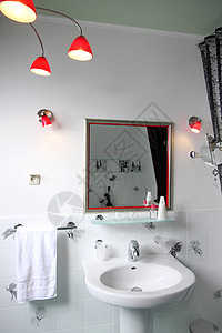 洗浴室套房洗手间金属风格装饰酒店房间房子奢华窗户图片