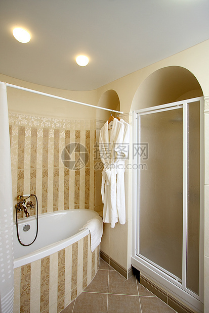 洗浴室酒店蓝色房子浴缸套房风格房间白色奢华龙头图片