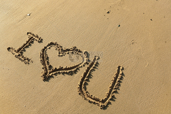 在沙滩上画我爱你支撑阳光海岸线季节海滩晴天乐趣素描旅行棕色图片