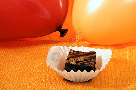 红褐色周年甜点坚果生日红色派对食物橙子蛋糕纪念日图片