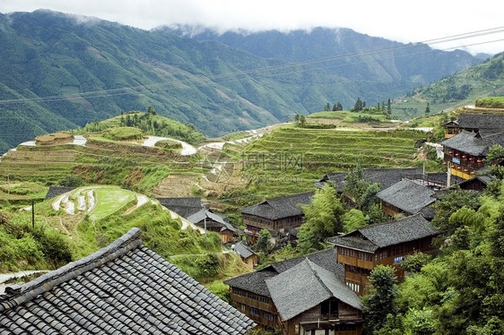 吉林附近的中国村竹子农民丘陵房子山脉木头小屋森林绿色农业图片