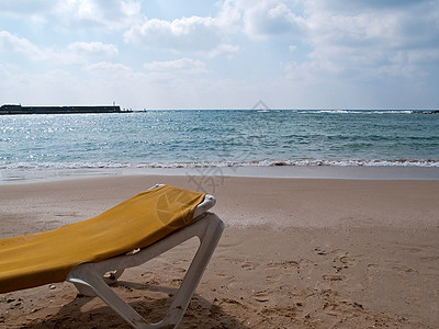 夏季度假海滩阳光海岸线旅行地平线乐趣气候座位海浪天空旅游图片