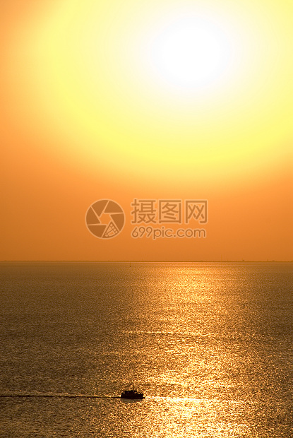 黄金日落的船航海海洋图片