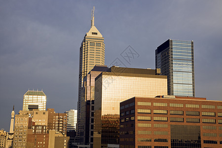 上午在印第安纳波利斯城市市中心蓝色都市名楼风光景观城市生活建筑学天空背景图片