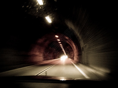 山山隧道条纹驾驶路线沥青建筑学灯光危险速度汽车旅行图片