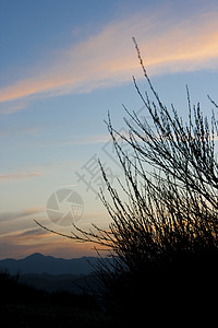 山丘地貌日落顶峰天空地平线风景水平图片