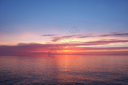 高级日落湖旅行波纹风景粉色日落场景湖泊反射射线太阳图片