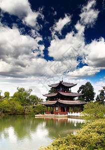 中国利江的风景公园村庄反射观光场地人行道红色游客寺庙天空农场图片