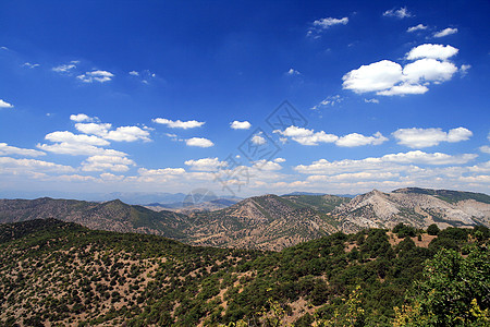 夏季风景晴天远景石头牧歌阳光空气蓝色绿色种子天空图片