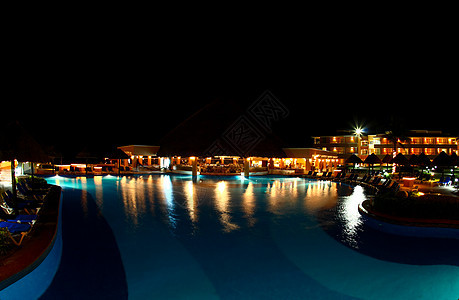 夜里一个豪华 所有包容性海滩度假胜地假期风景天堂旅行棕榈泳池游泳情调奢华美丽图片