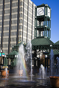 孟菲斯市中心的时钟塔反射彩虹喷泉办公楼景观时间风光城市生活天空都市图片