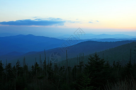 烟雾山区国家公园旅游季节地质学旅行顶峰公园日落地球蓝色森林图片