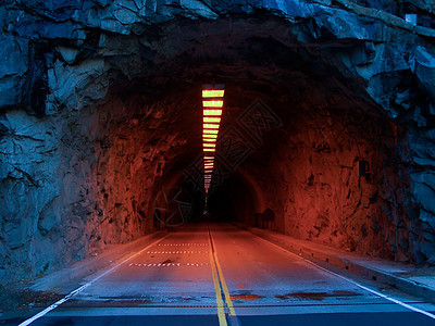 山山隧道驾驶汽车时间旅行危险速度条纹建筑学运输沥青图片