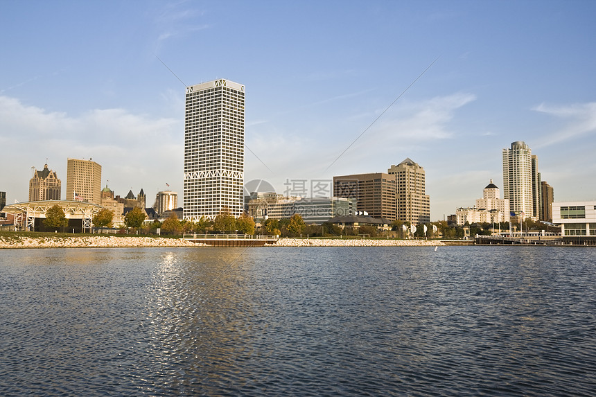 从密尔沃基到洛杉矶快船能否成功签下字母哥成焦点话题