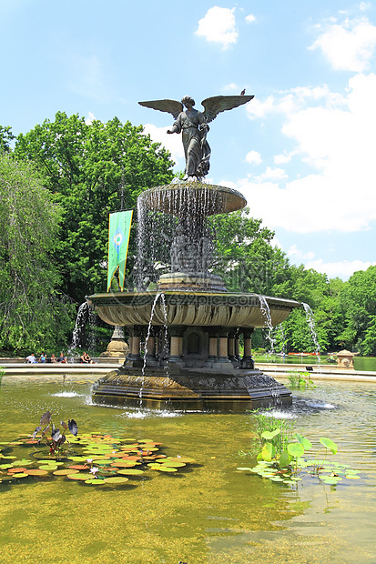 中央公园吸引力雕像日光浴民众池塘雕塑天空公园反射乐队图片