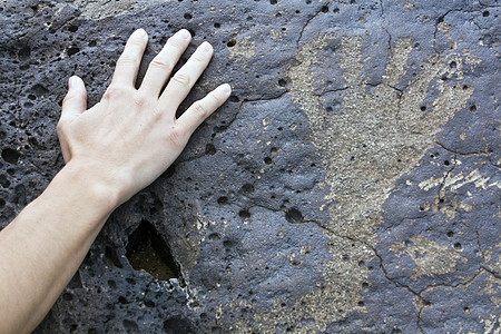 Petroglyph国家纪念碑中的手图片