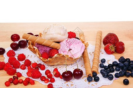 冰淇淋晶圆覆盆子粉色食物白色宏观草莓水果图片
