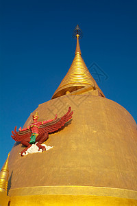 在泰国天空神话佛塔建筑学旅游宗教红色文化蓝色宝塔图片