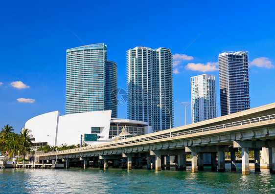 迈阿密市中心高楼大楼商业海洋建筑学海岸城市公寓市中心蓝色酒店热带图片