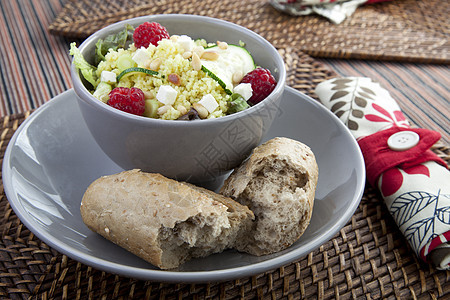 Couscous 沙拉水果午餐洋葱松子食物蔬菜覆盆子图片