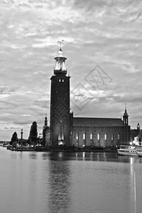 晚上斯德哥尔摩市政厅白色旅游仪式假期棕褐色城市蓝色港口旅行反射图片
