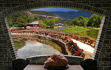 利江的风景村庄天空农场椅子窗户寺庙观光石头房子桌子图片