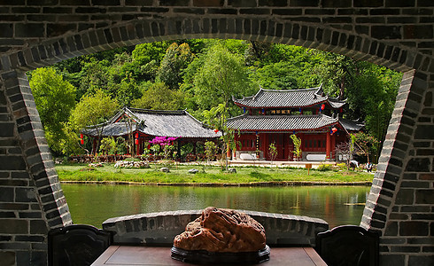 利江的风景土地窗户石头观光扇形农村反射天空椅子农场图片