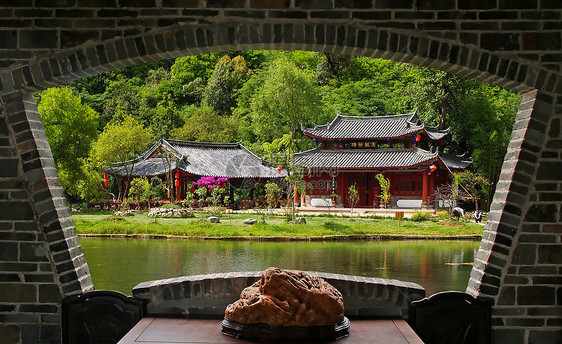 利江的风景土地窗户石头观光扇形农村反射天空椅子农场图片