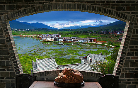 利江的风景农村农场椅子天空窗户旅游观光石头房子场地图片