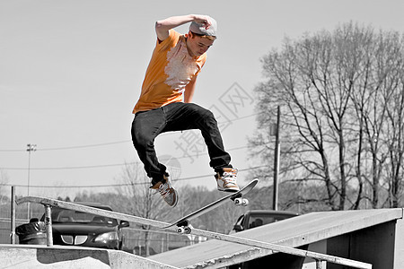 滑滑板挂机男人坡道木板娱乐青少年男生技巧伙计半管溜冰者图片