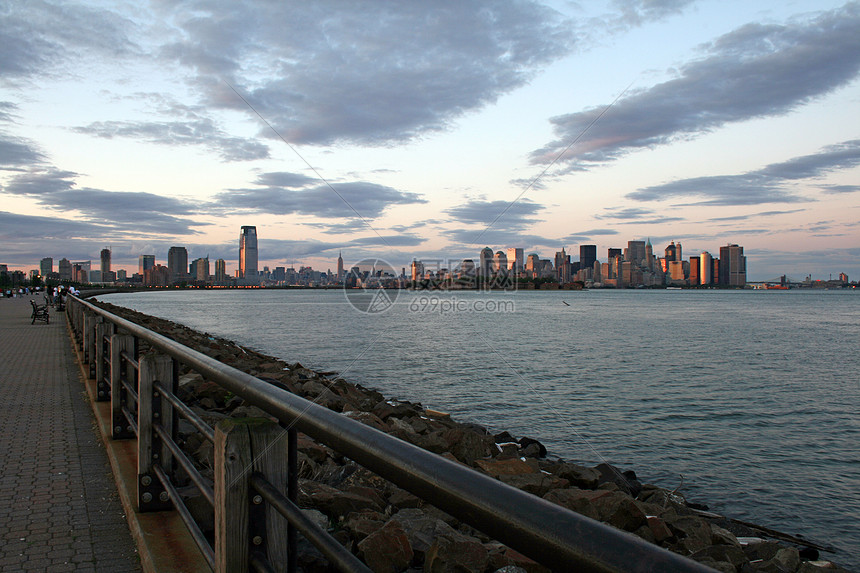 纽约市的天际帝国商业摩天大楼市中心景观风景城市码头吸引力反射图片