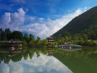 中国利江附近一个风景公园蓝色历史天空红色天线旅行购物文化寺庙图片