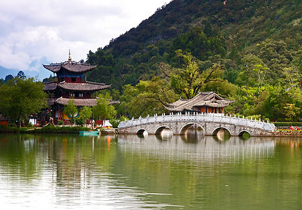 中国利江附近一个风景公园寺庙天线历史红色旅行天空蓝色文化图片