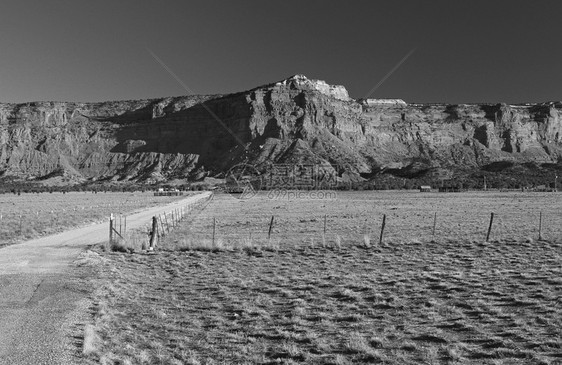 犹他州的红峡谷电影旅行红色沙漠森林侵蚀沉积休闲服务黑色图片