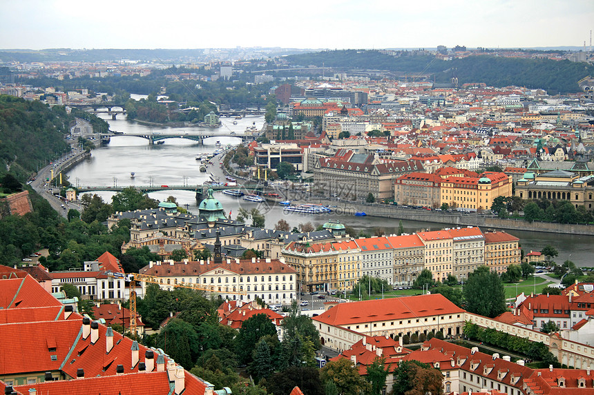 布拉格的空中观察教会石头剧院首都中心天线国家宗教议会旅行图片